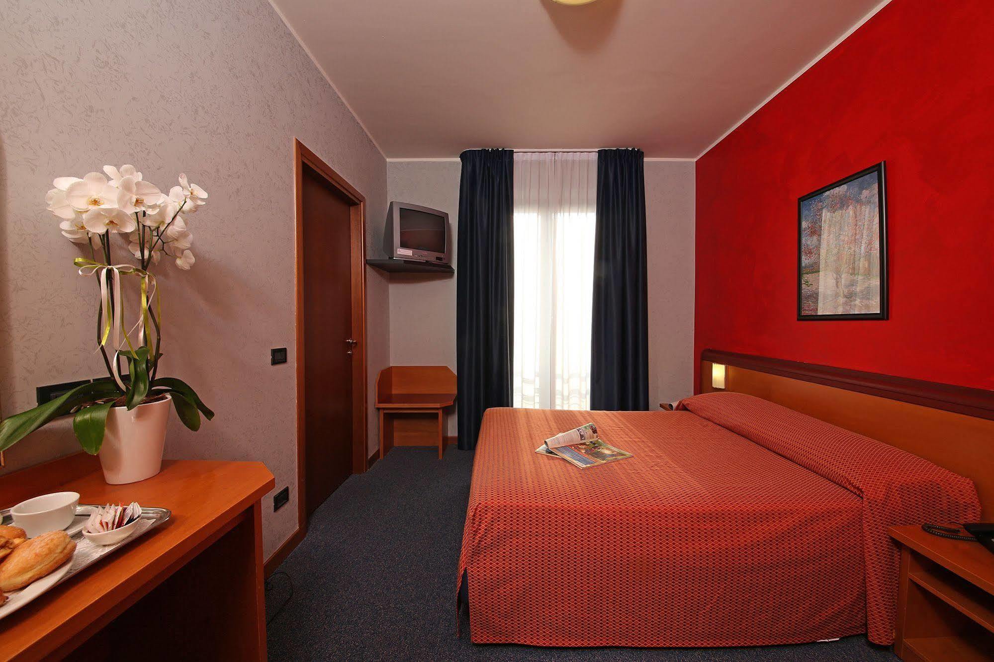 Hotel Residence Ducale Porto Mantovano Exterior photo