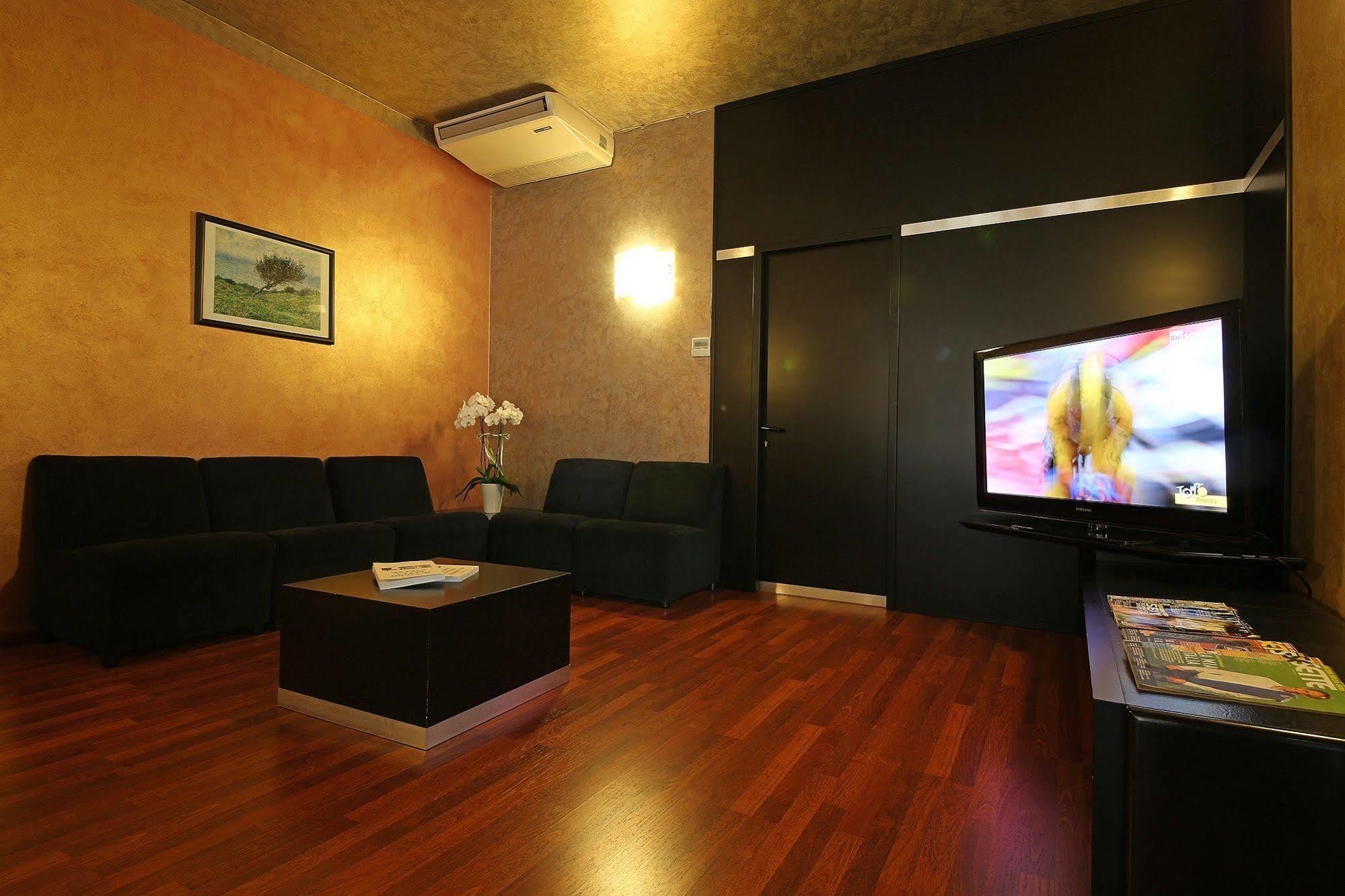 Hotel Residence Ducale Porto Mantovano Exterior photo